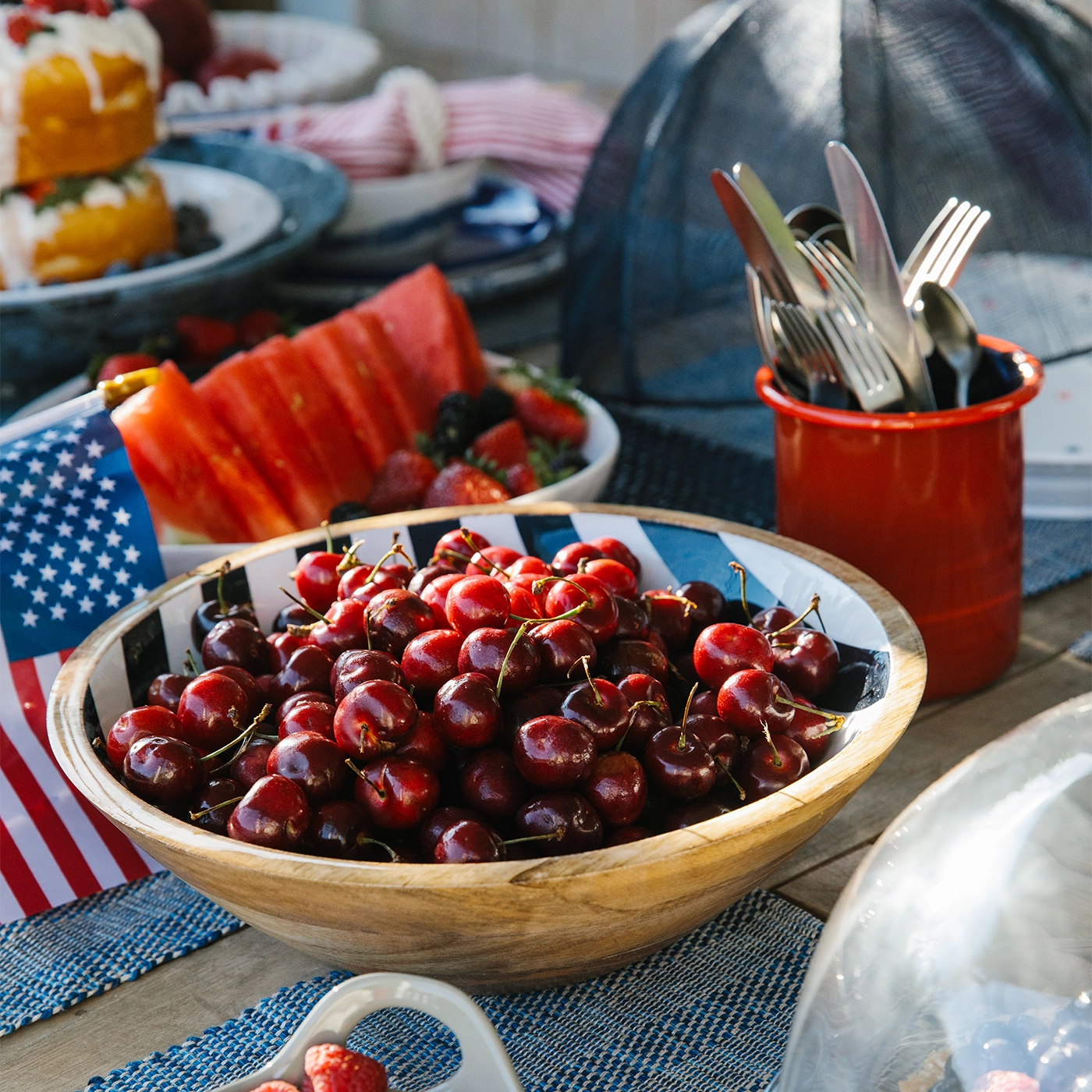 Keep your kitchen organized and stylish with the Medium Enamel Canister from Nantucket Looms. This versatile and durable canister combines timeless design with practical functionality, making it a perfect addition to any kitchen.
