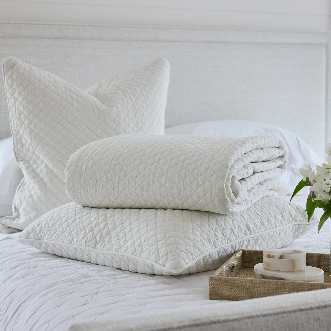 Winter White Quilt Set