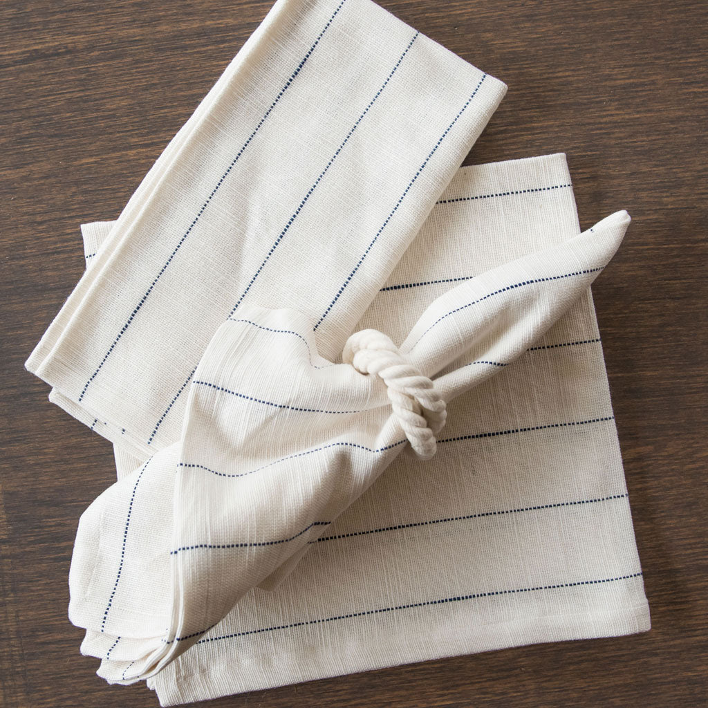 https://www.nantucketlooms.com/cdn/shop/products/blue-stripe-napkin-2_1024x1024.jpg?v=1687271259