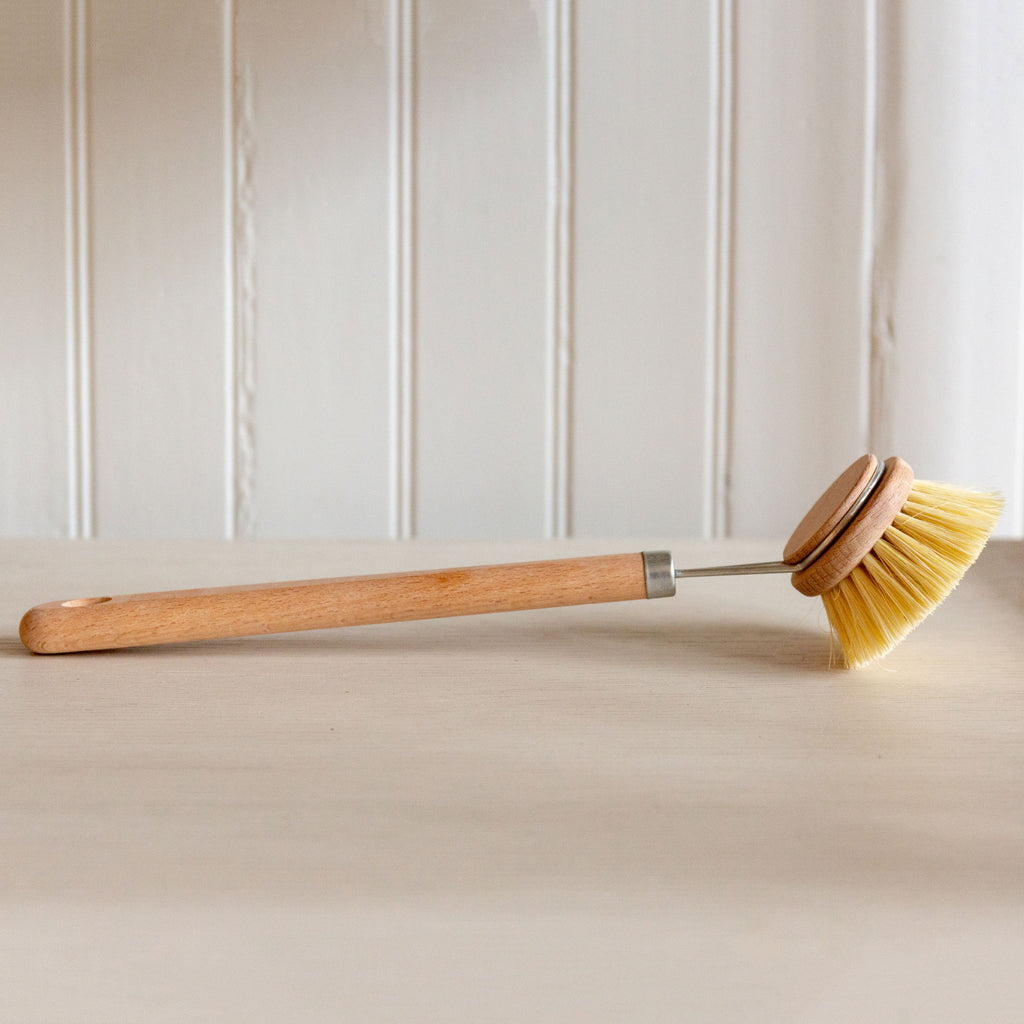 https://www.nantucketlooms.com/cdn/shop/products/dish-brush-1_1024x1024.jpg?v=1663789222