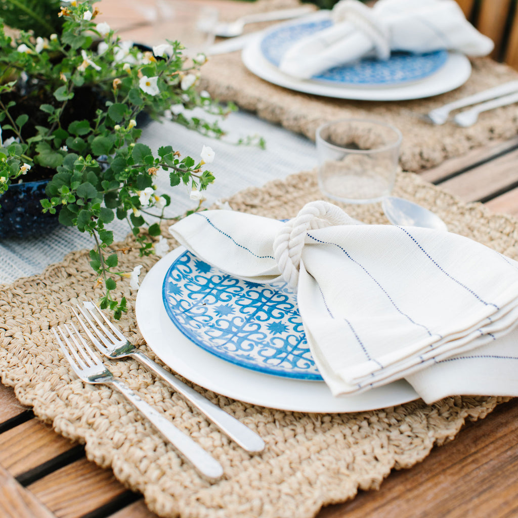 https://www.nantucketlooms.com/cdn/shop/products/woven-placemat-napkins-rope-napkin-rings-utensils_353c3a1b-cae7-4d2d-96eb-0813d1252c01_1024x1024.jpg?v=1687271259